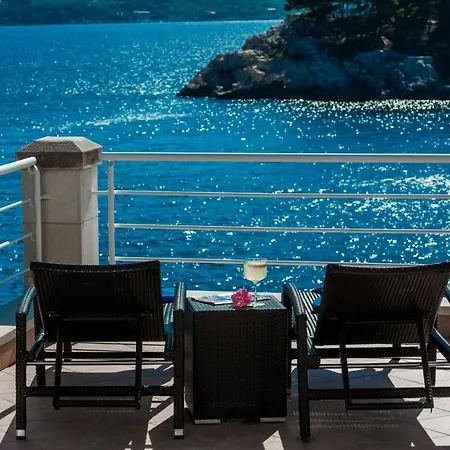 Vacanza - Five Bedroom With Private Sea Access 4*