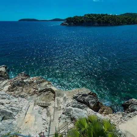Vacanza - Five Bedroom With Private Sea Access Villa
