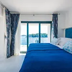 Hotel Vacanza - Five Bedroom With Private Sea Access