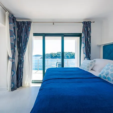 Szálloda Vacanza - Five Bedroom With Private Sea Access